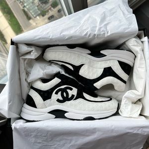 Authentic Chanel 22A sneaker